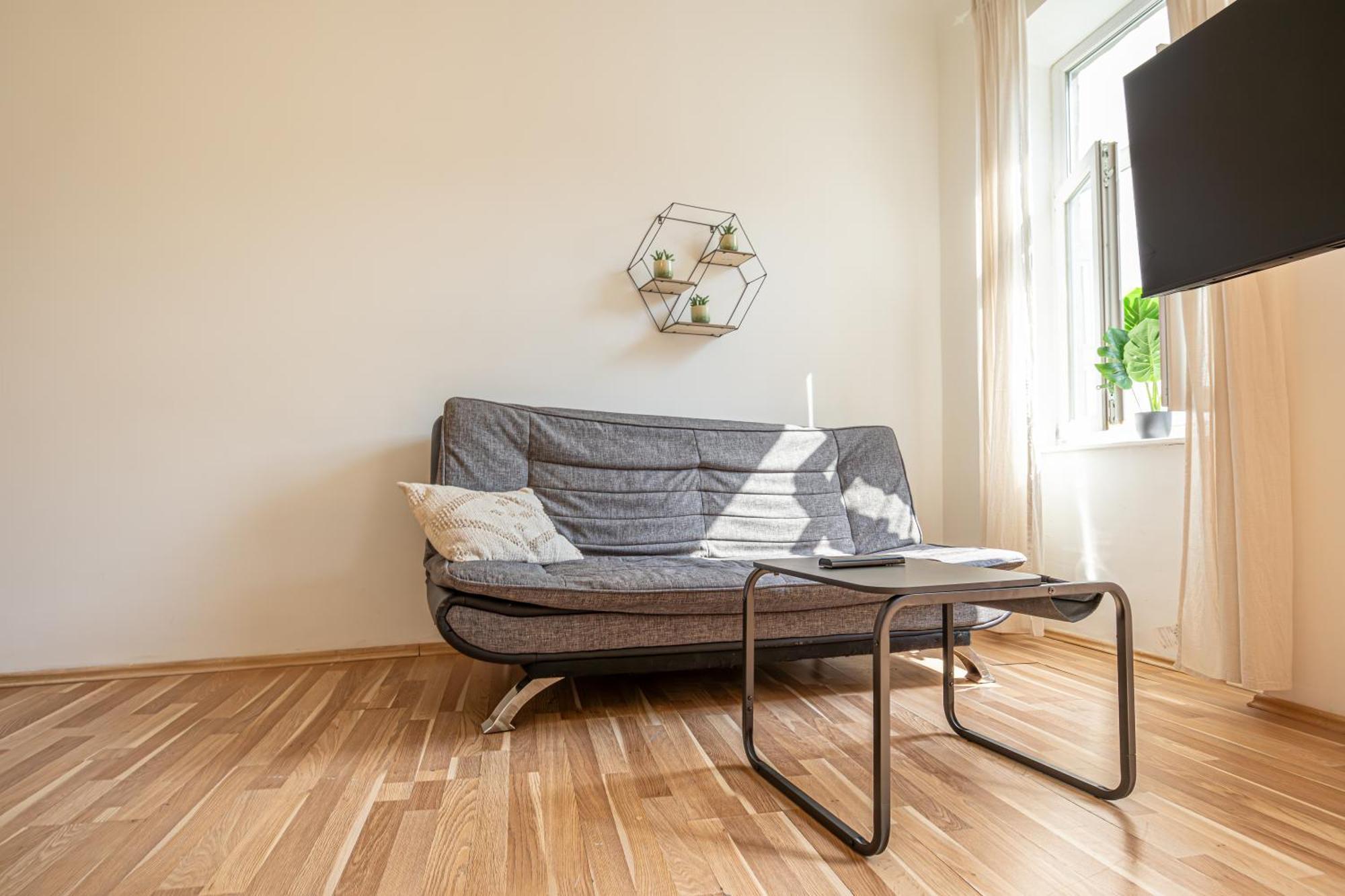 Apartament Inviting Economy 1br Apt. With The Location